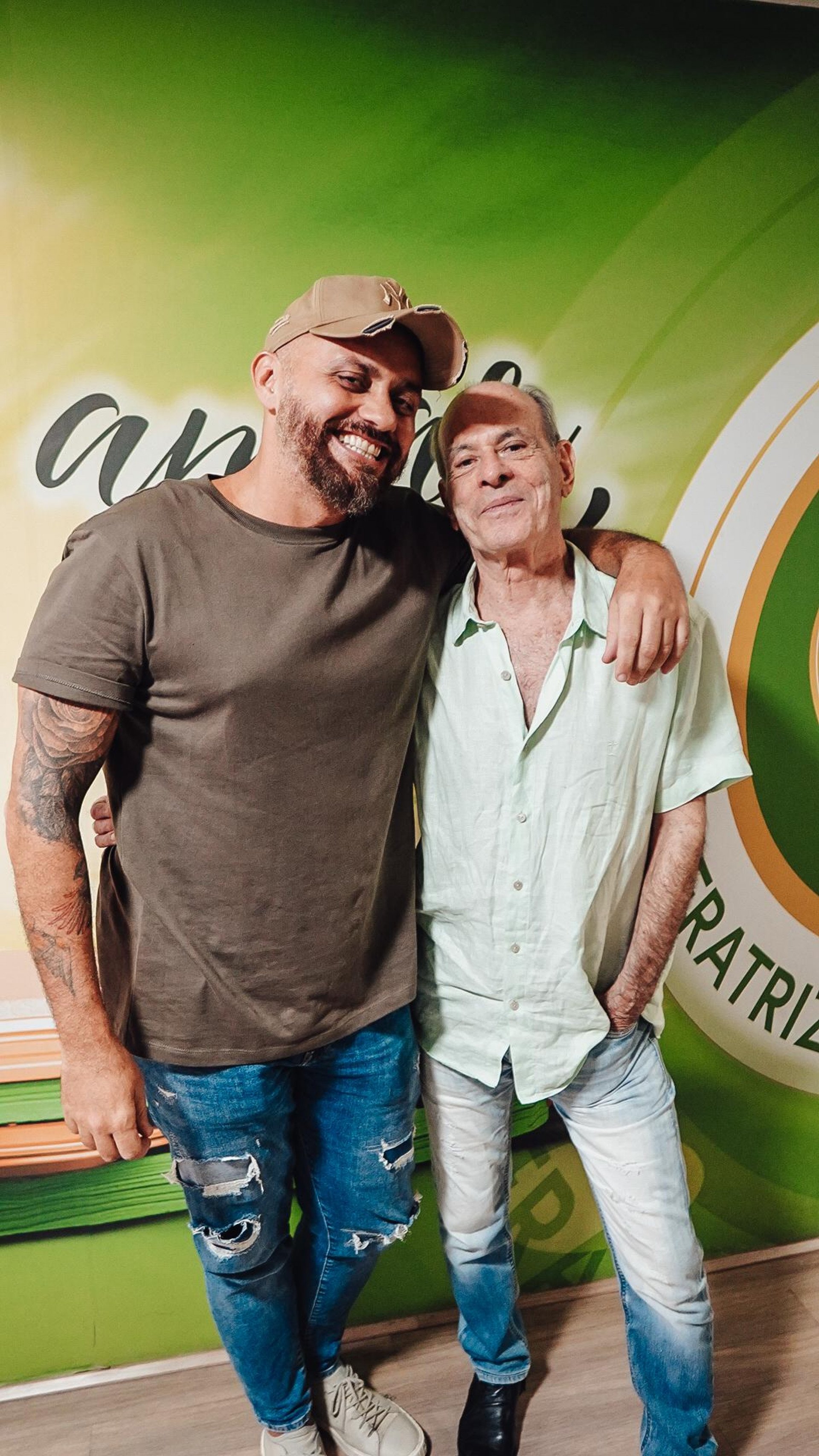 Ney Matogrosso durante visita ao barracão da Imperatriz Leopoldinense - Wagner Rodrigues / Divulgação Imperatriz