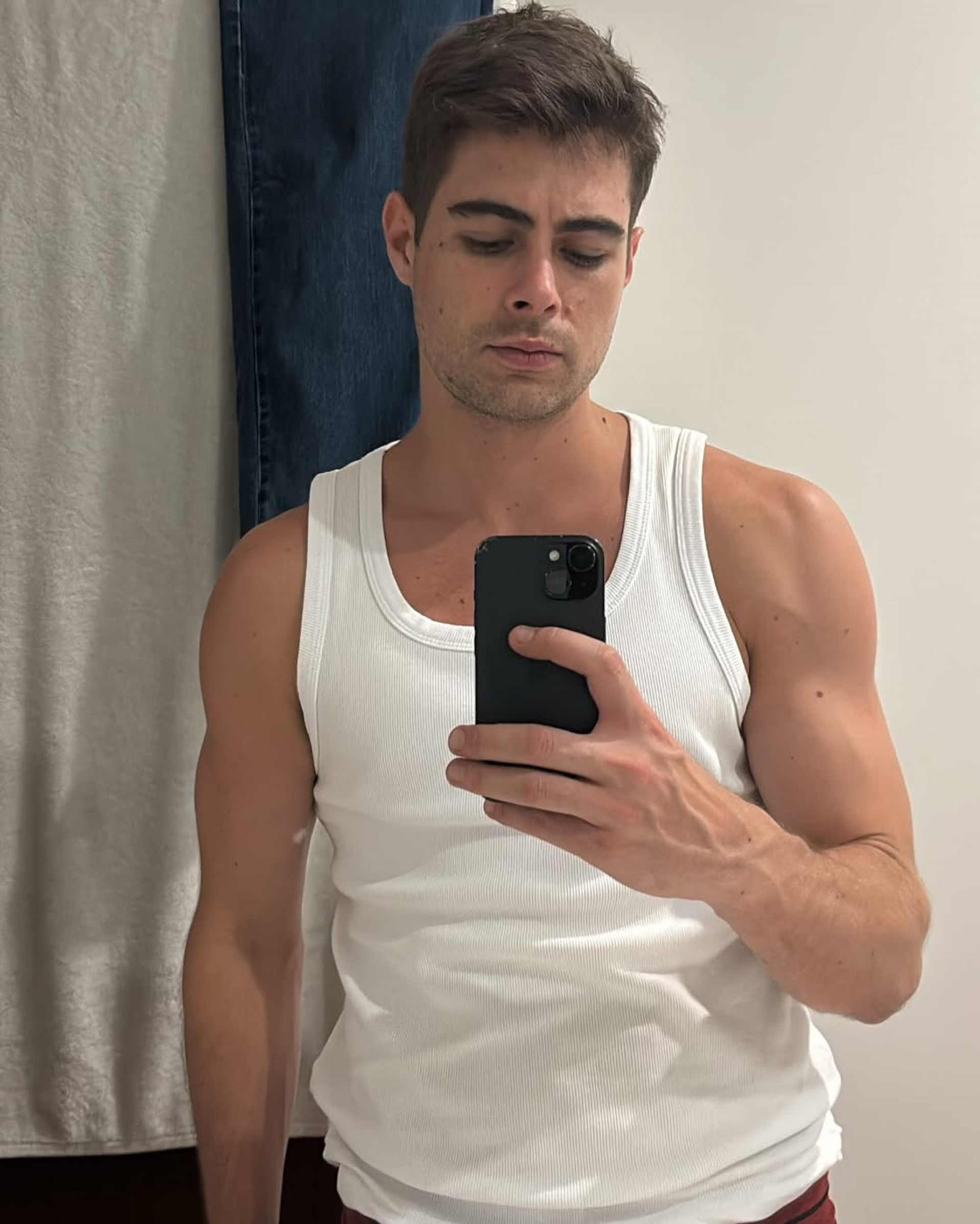 Rafael Vitti compartilhou selfie no espelho e recebeu elogio da mulher  - Reprodução/Instagram 