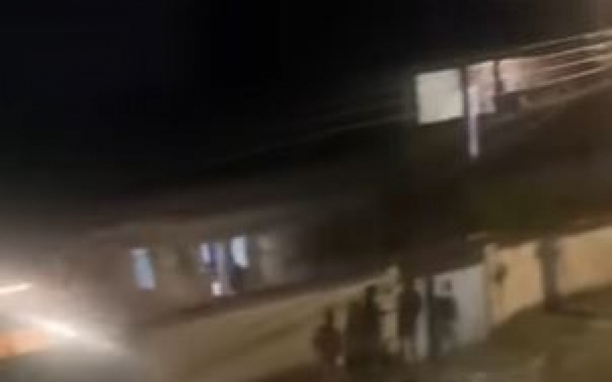 Casas e ruas ficaram alagadas no Km 32