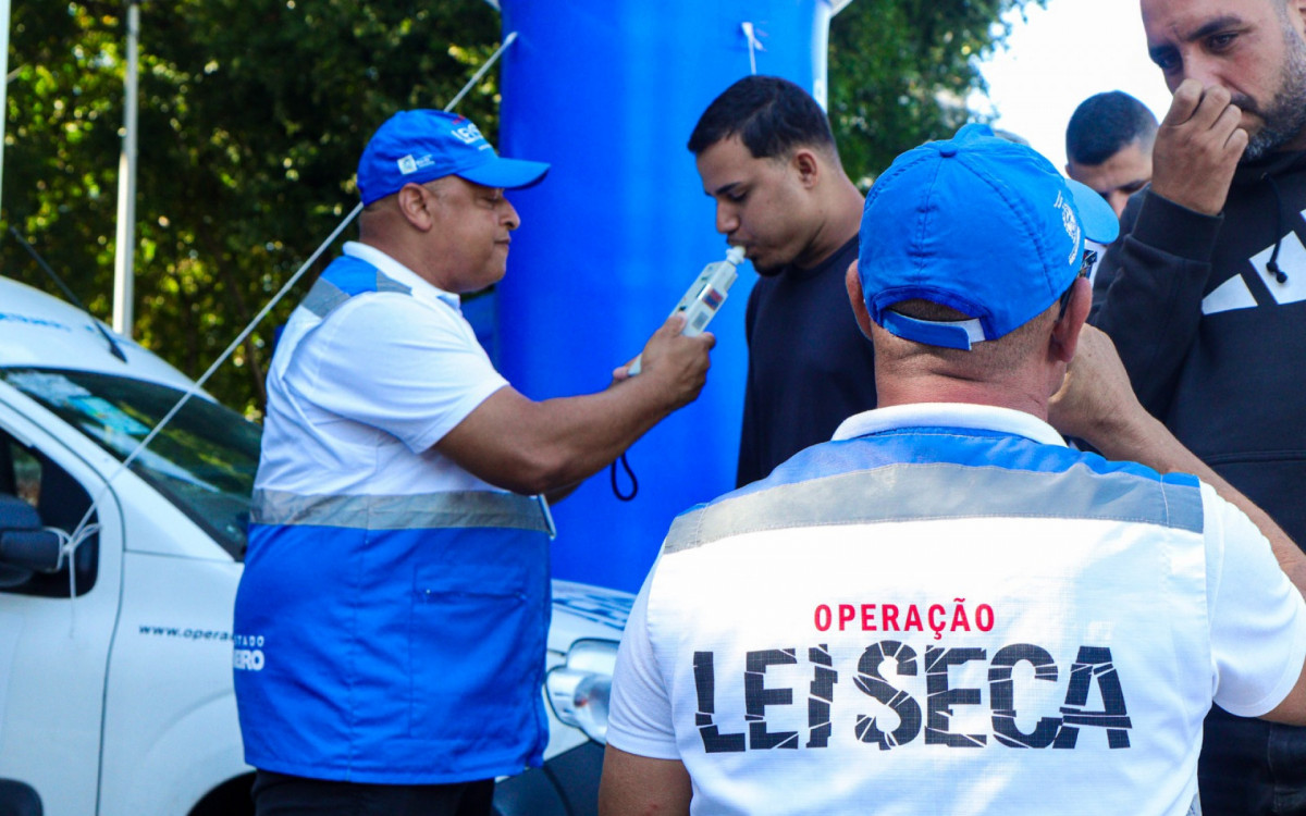 As a&ccedil;&otilde;es foram promovidas pelo Governo Estadual em parceria com o Detran RJ e CBMERJ - Divulga&ccedil;&atilde;o / CBMERJ e Detran RJ