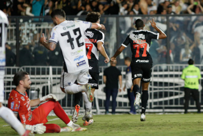Rayan celebra gol pelo Vasco e parceria com Diniz: 'Um paizão'