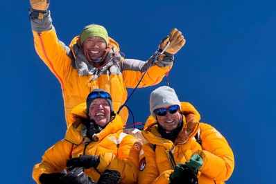 Britânicos alcançam rapidamente o cume do Everest com ajuda polêmica do gás xenônio; entenda