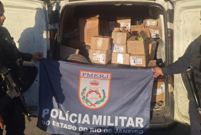 PM recupera carga roubada de alimentos e bobinas de papel em Belford Roxo