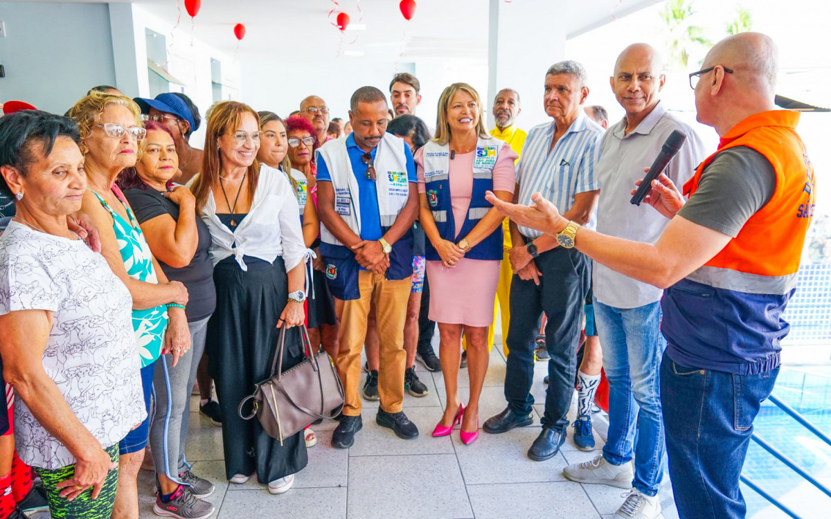 Secretariado municipal esteve presente para dar o pontapé inicial no Baile das Matriarcas, no Centro da Melhor Idade