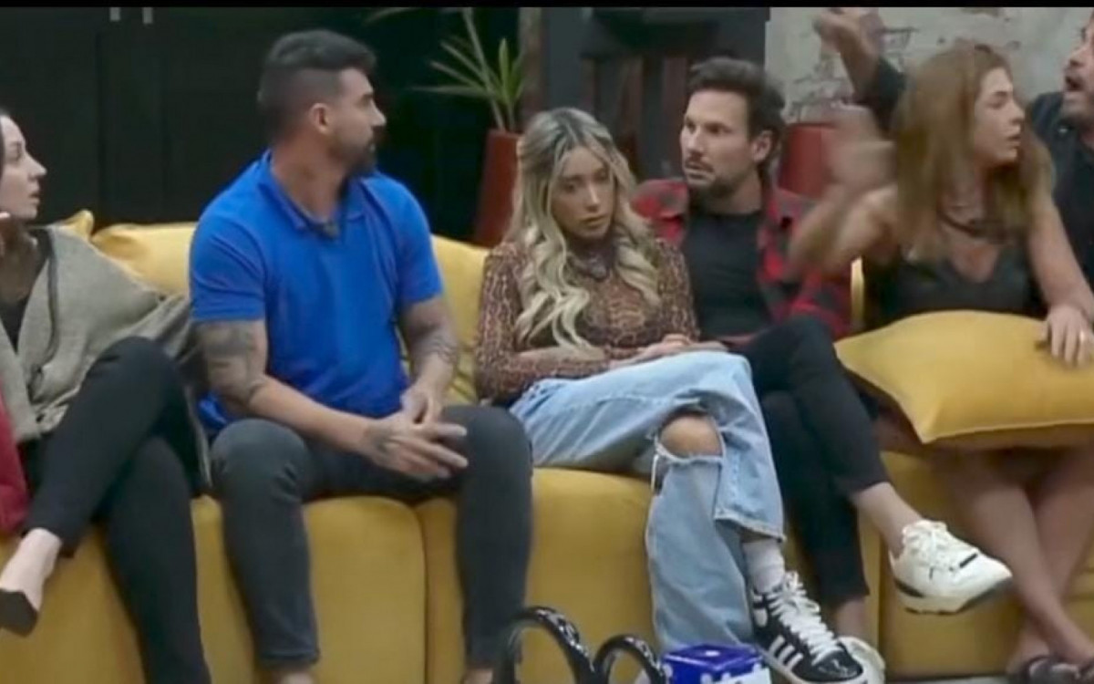 Dhomini se descontrola com Carol no 'Power Couple' - Reprodução/Instagram