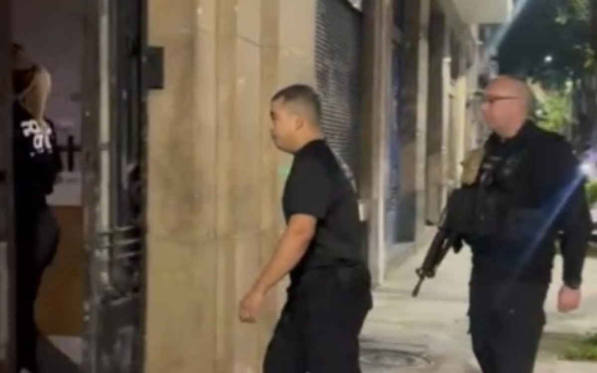 Policiais civis e membros do MPRJ cumprem mandados contra grupo acusado de extorsão