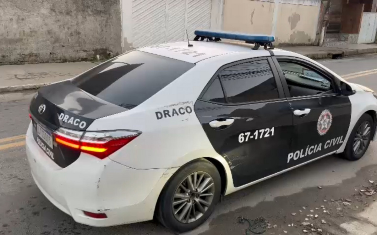 Policiais civis e membros do MPRJ cumprem mandados contra grupo acusado de extorsão