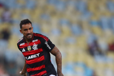 Danilo elogia Ancelotti e aborda crise na CBF: 'Tentar nos blindar disso'