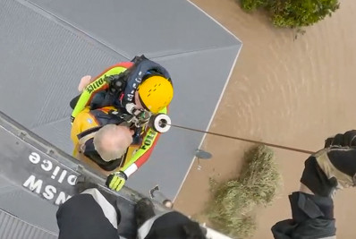 Inundações deixam um morto e 50 mil pessoas ilhadas na Austrália