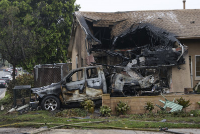 Acidente de avião em bairro residencial da Califórnia deixa dois mortos