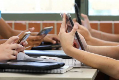 Escola sem Partido entra com ação contra lei que proíbe celular em colégios de São Paulo