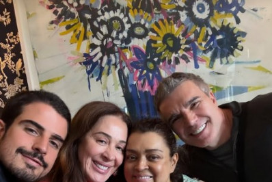 Em NY, Preta Gil recebe a visita de Cláudia Raia, Jarbas e Enzo Celulari