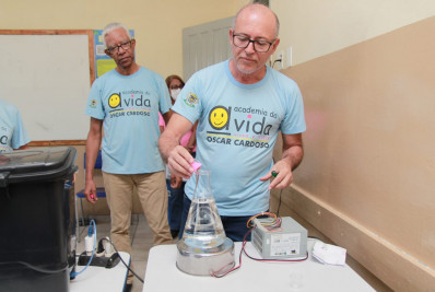 Aulas de Robótica da Academia da Vida estimulam criatividade e reciclagem na Melhor Idade de Volta Redonda