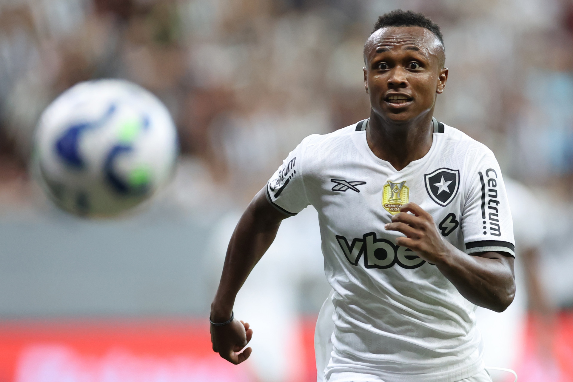 Nathan Fernandes em a&ccedil;&atilde;o pelo Botafogo no Man&eacute; Garrincha - V&iacute;tor Silva / Botafogo