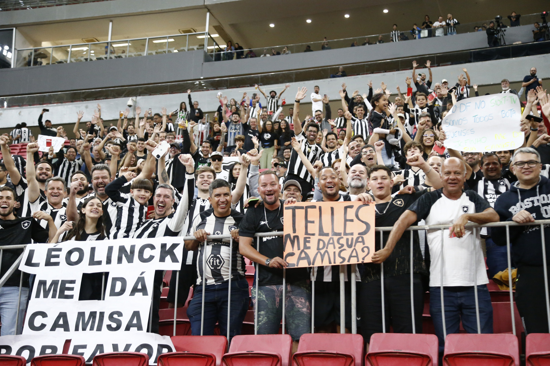 Torcedores do Botafogo marcaram presença nas arquibancadas do Mané Garrincha - Vítor Silva / Botafogo