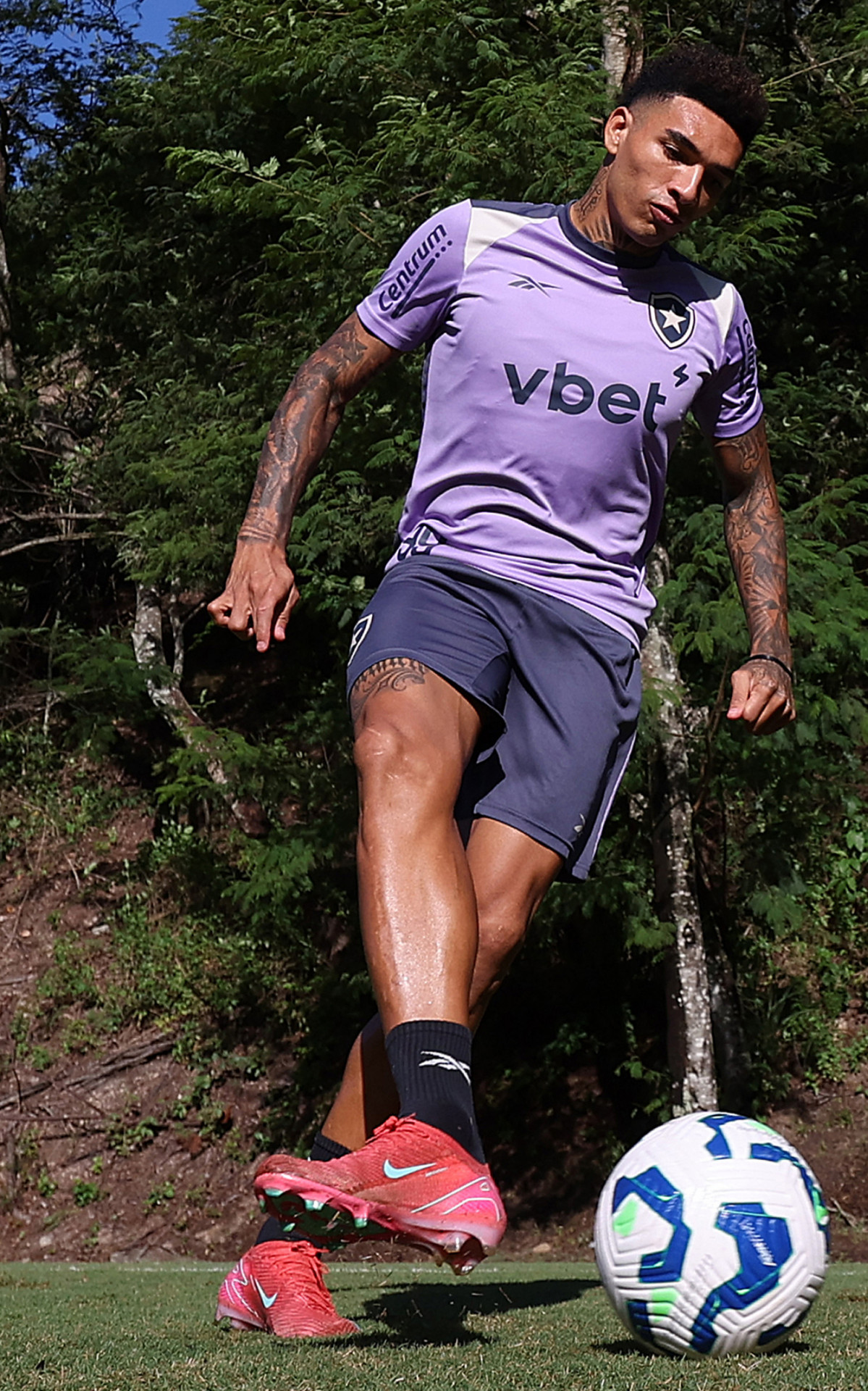 Igor Jesus em treino do Botafogo - Vitor Silva / Botafogo