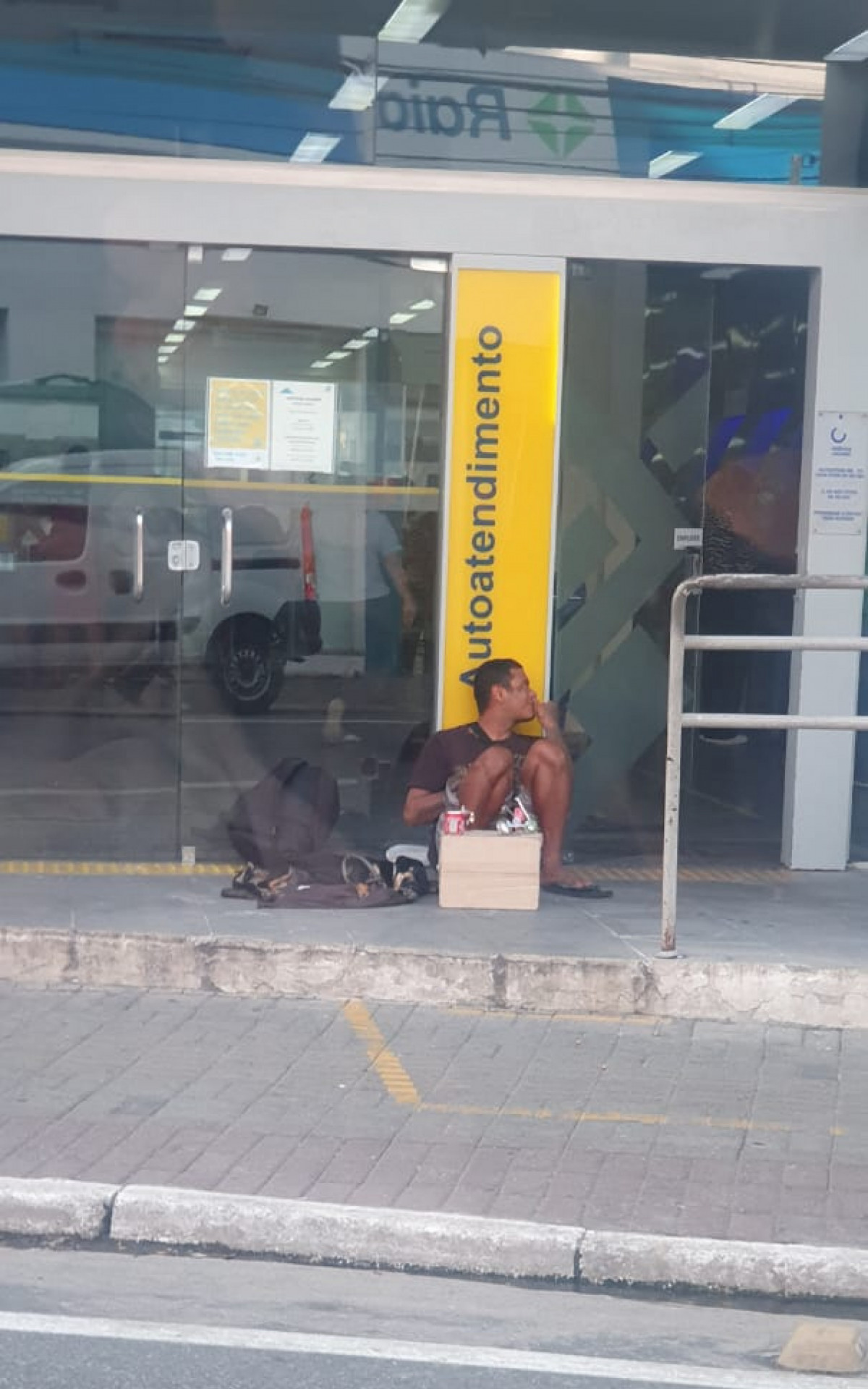 Anderson Rufino, de 31 anos foi localizado por policiais militares de Jacareí (SP) vendendo artesanatos no centro da cidade   