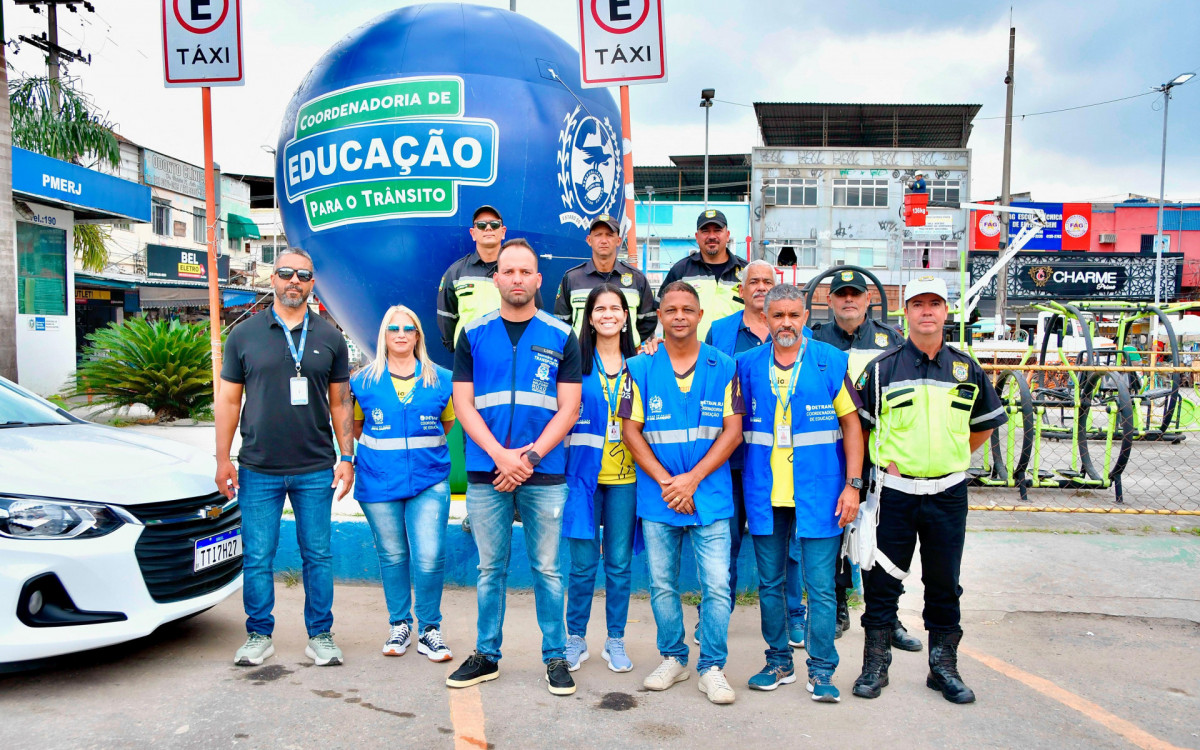 O secretário Luiz Leonardo e equipe na campanha do Mio Amarelo