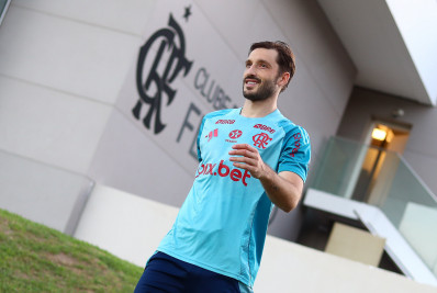 Allan e Viña treinam com o Flamengo e devem voltar contra o Táchira