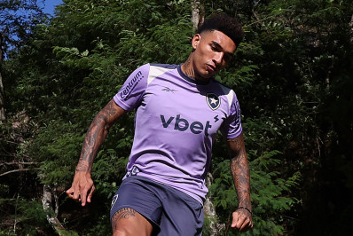 Clube inglês volta à carga por Igor Jesus, e Botafogo pode negociá-lo após Mundial de Clubes