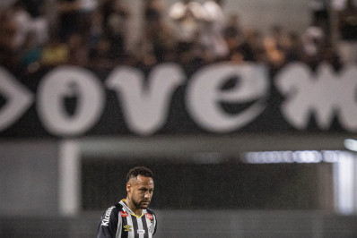 Neymar se manifesta sobre momento do Santos: 'Vontade de sair dessa situação'
