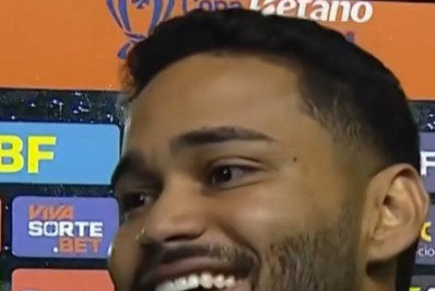 Goleiro divulga áudio com previsão do pai, que o ajudou a defender pênalti