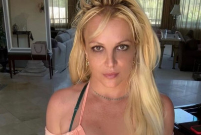 Britney Spears causa problemas ao beber e acender cigarro durante voo