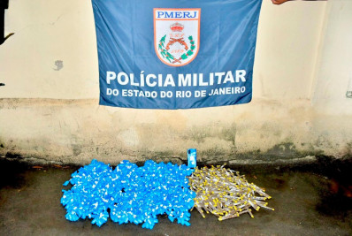 PM prende traficante do TCP com drogas escondidas em carro em Belford Roxo