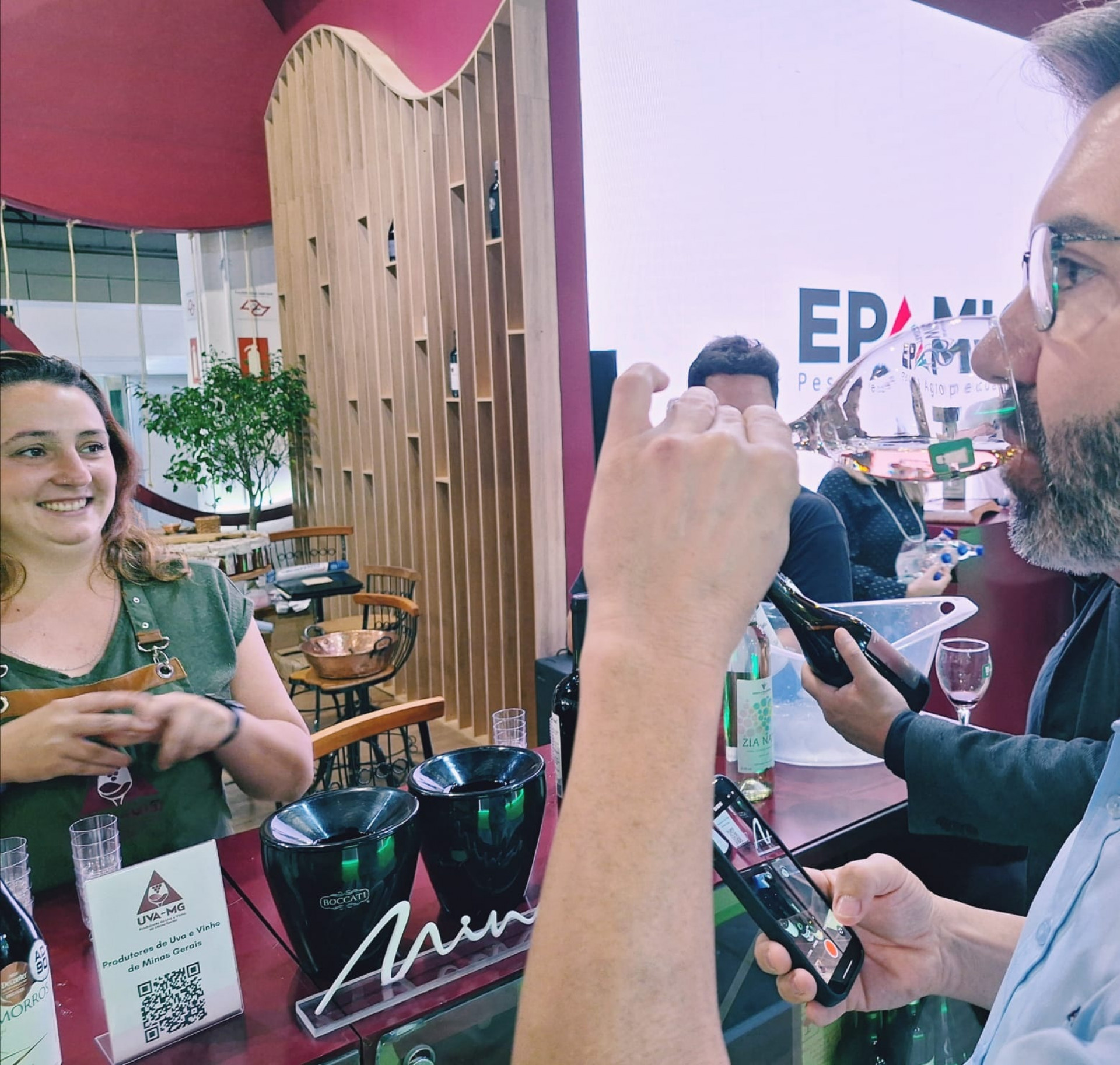 A sommelier Belisa Costa produz vinhos na Fazenda Serra que Chora, em Itanhandu (MG) - Luiz Maur&iacute;cio Monteiro/Ag&ecirc;ncia O Dia