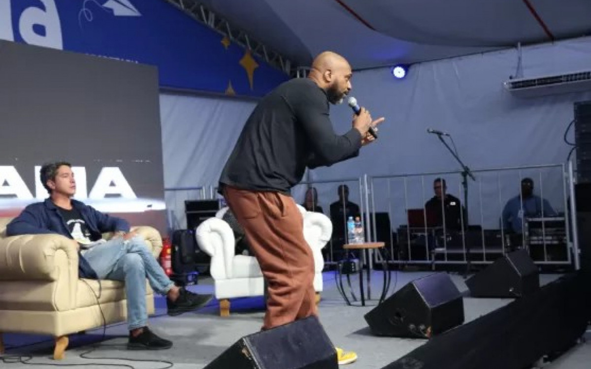 Fabrício Carpinejar e MV Bill na Feira Literária