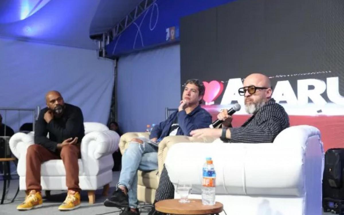 Fabrício Carpinejar e MV Bill na Feira Literária