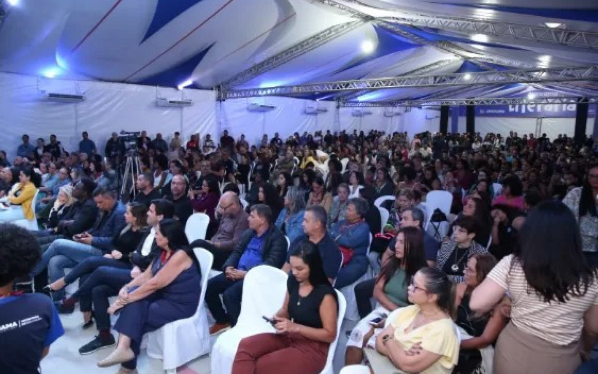 Fabrício Carpinejar e MV Bill na Feira Literária