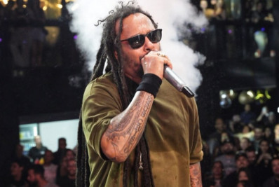 Marcelo Falcão sofre acidente durante show e lesiona o joelho