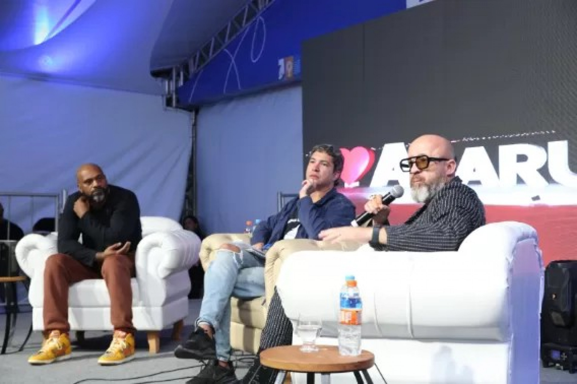 Fabr&iacute;cio Carpinejar e MV Bill na Feira Liter&aacute;ria - Ascom