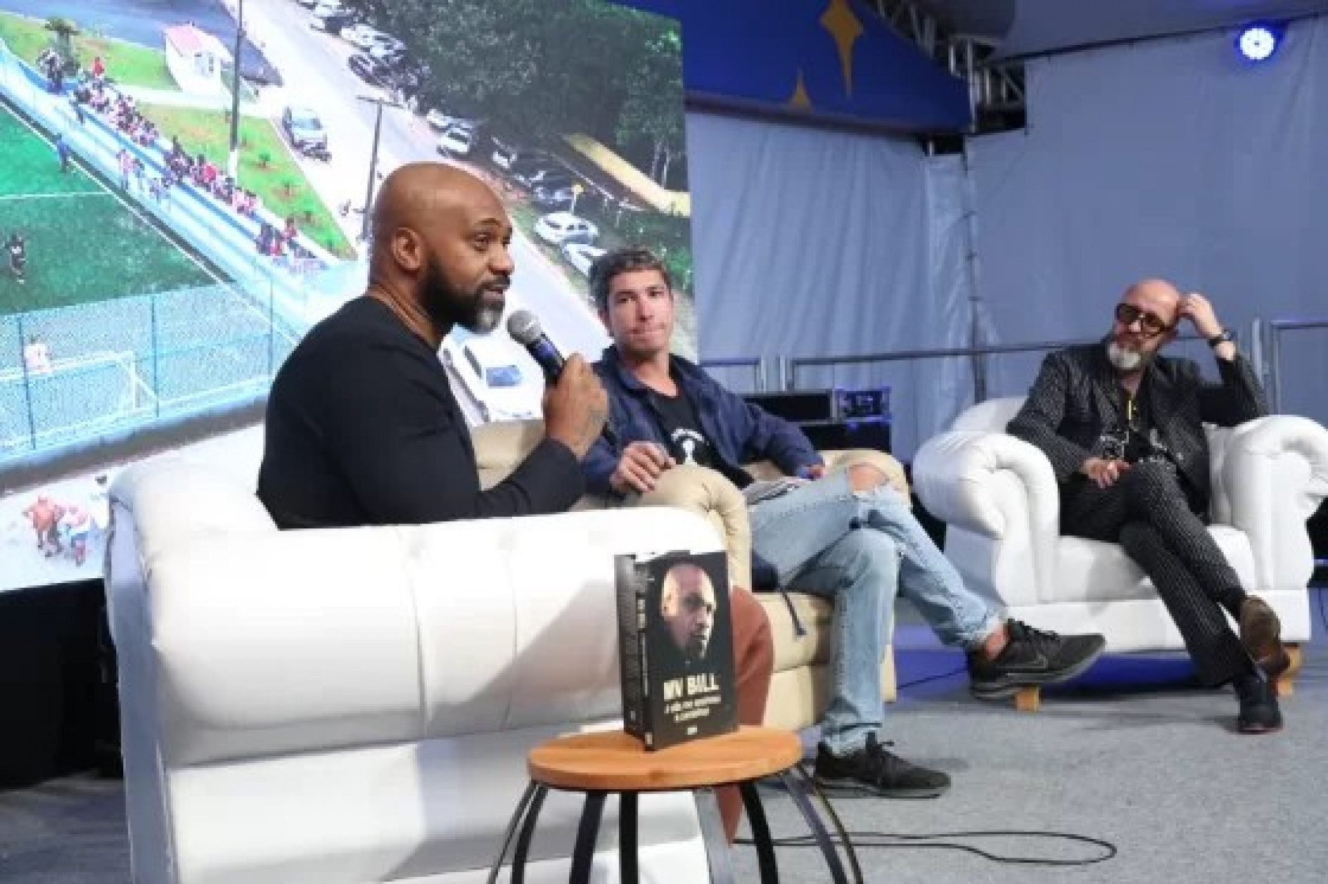 Fabr&iacute;cio Carpinejar e MV Bill na Feira Liter&aacute;ria - Ascom