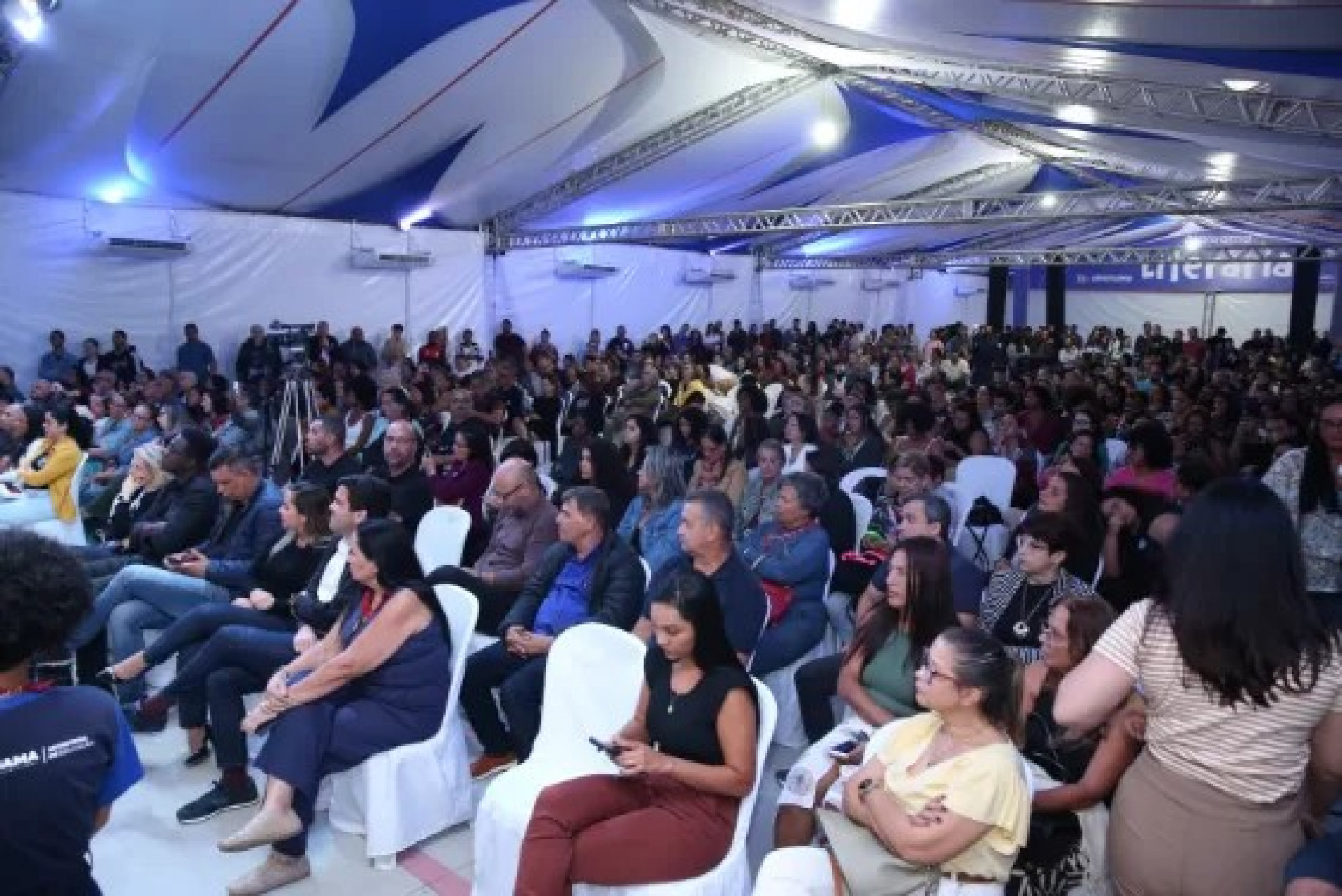 Fabr&iacute;cio Carpinejar e MV Bill na Feira Liter&aacute;ria - Ascom