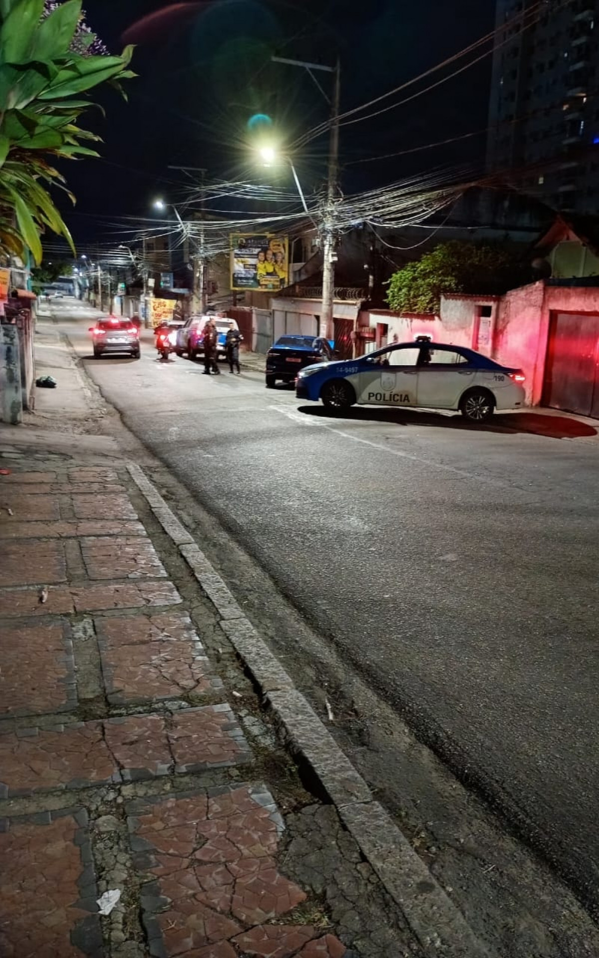 O carro do tenente colidiu em um poste em Nova Iguaçu - Redes Sociais