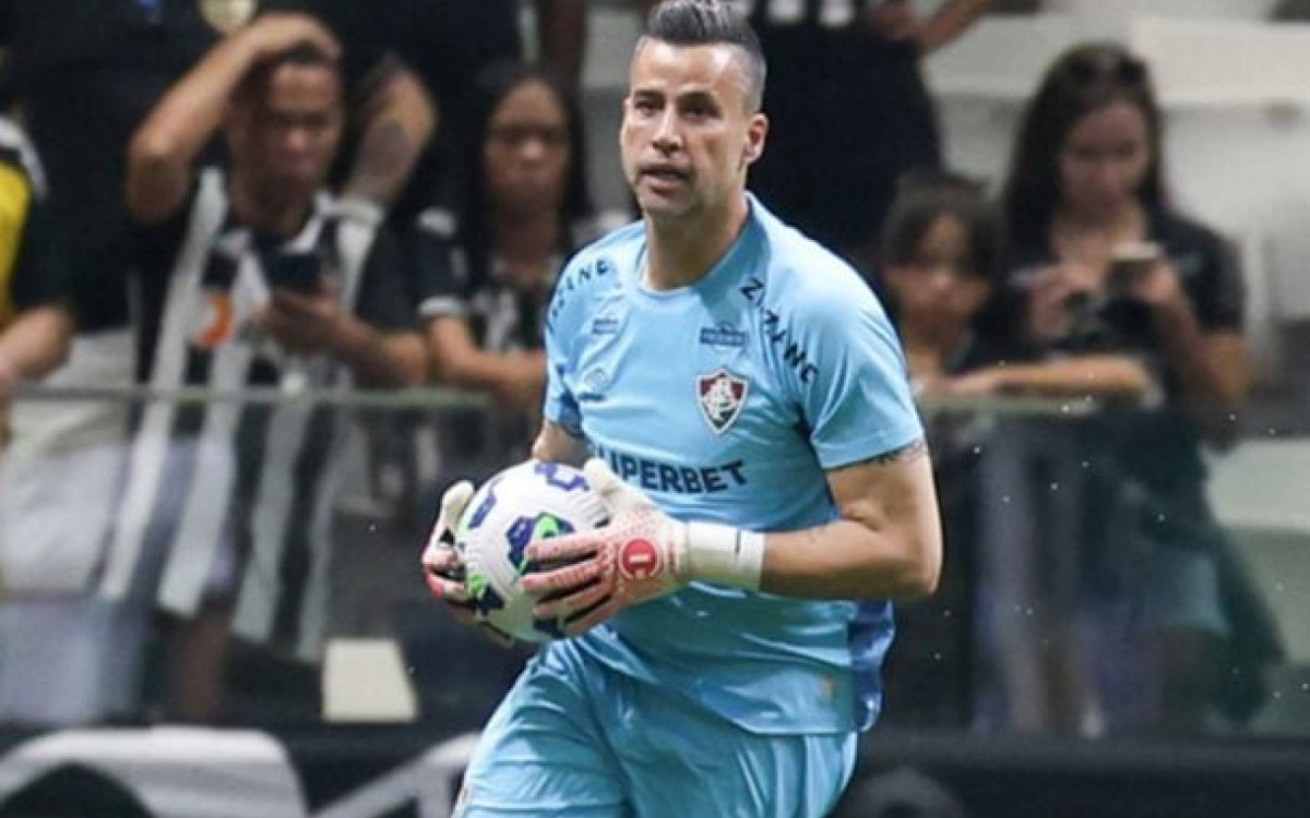 Fluminense renova com o goleiro F&aacute;bio at&eacute; o fim de 2026