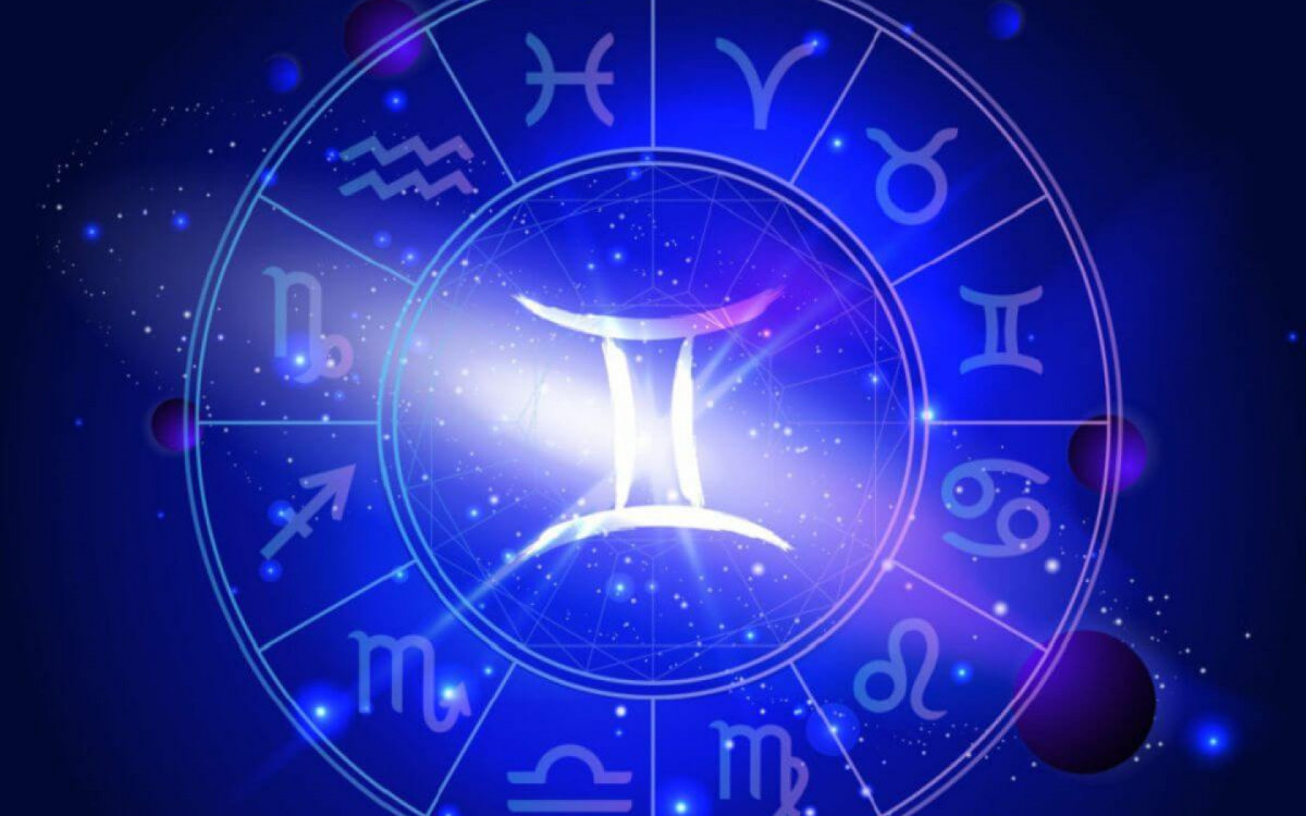 As pessoas do signo de G&ecirc;meos s&atilde;o leves, descontra&iacute;das, divertidas e mut&aacute;veis (Imagem: NadezhdaShu | Shutterstock)
