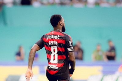 Gerson se machuca na vitória do Flamengo: 'Está com dor no joelho'