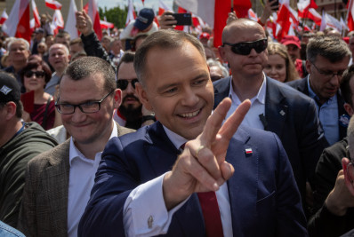 Candidatos demonstram força uma semana antes do 2º turno presidencial na Polônia