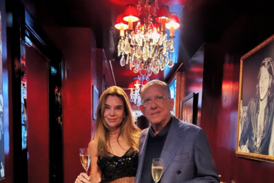 Galvão Bueno curte funk em balada de Mônaco com a mulher