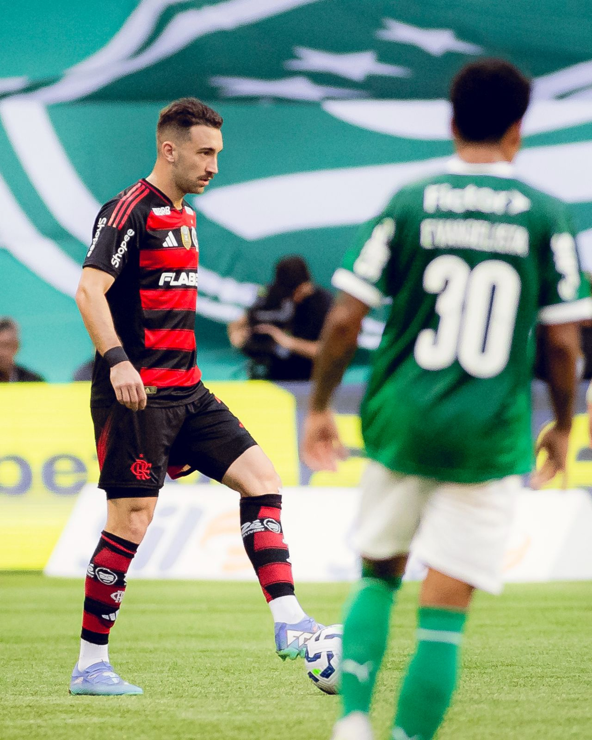 Léo Ortiz em ação em Palmeiras x Flamengo -  Adriano Fontes/Flamengo
