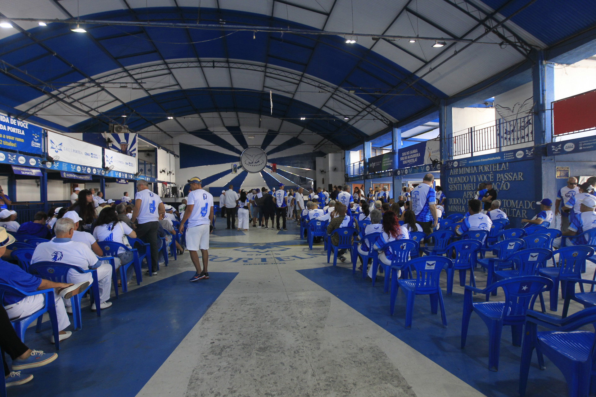 S&oacute;cios come&ccedil;aram a votar na manh&atilde; de domingo - Reginaldo Pimenta / Ag&ecirc;ncia O Dia