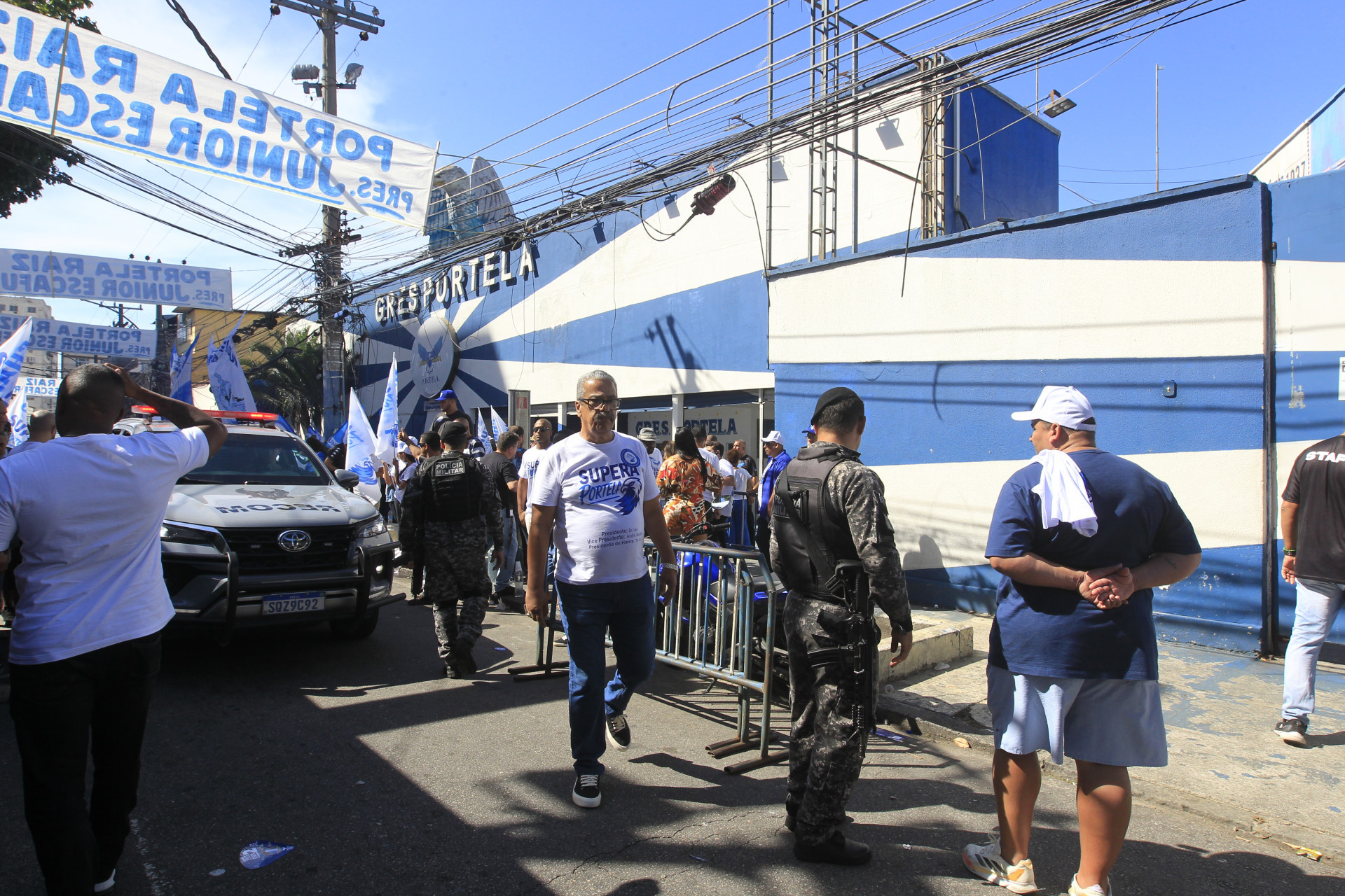 Movimenta&ccedil;&atilde;o na Rua Clara Nunes - Reginaldo Pimenta / Ag&ecirc;ncia O Dia