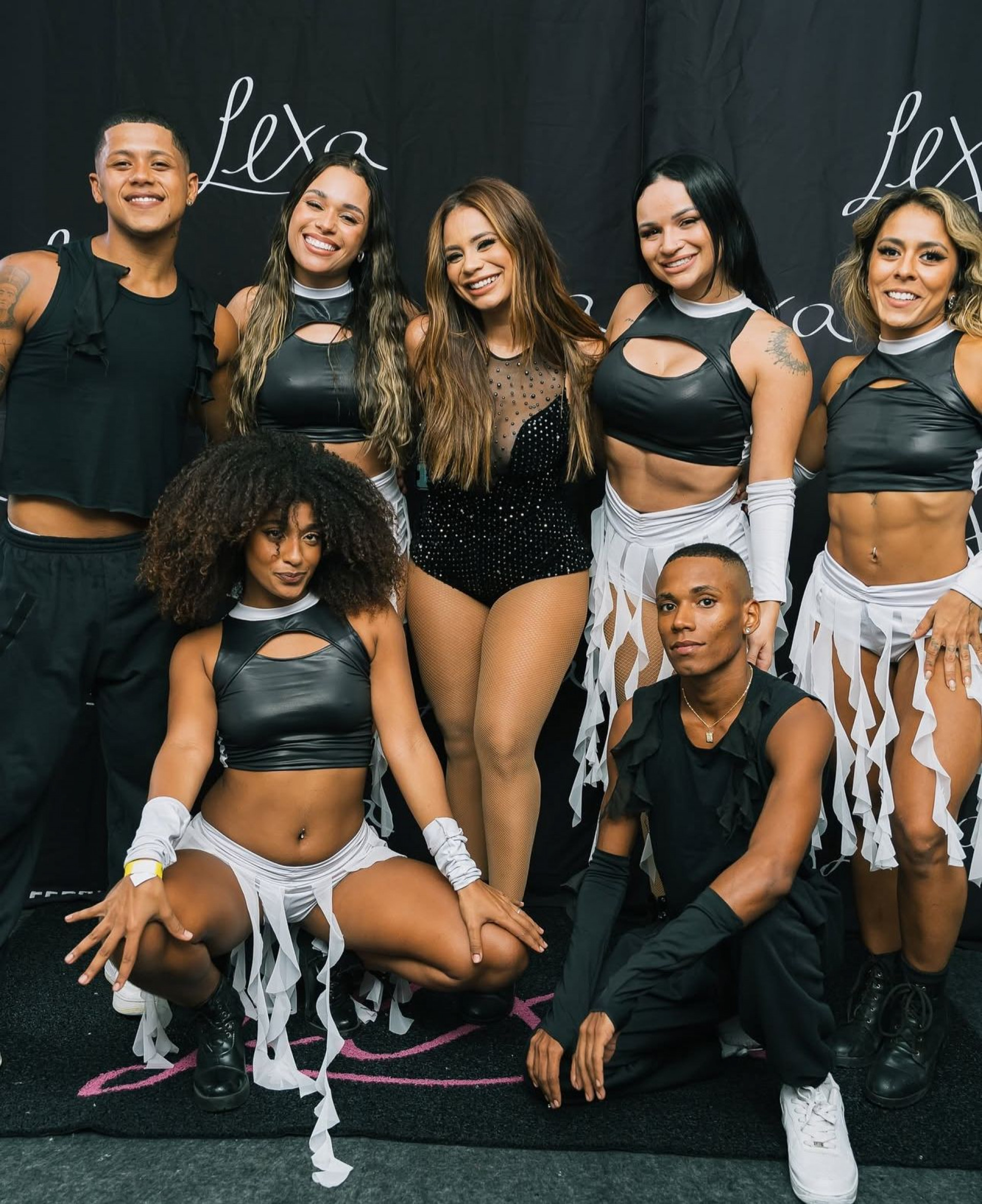 Lexa com seus dançarinos  - Reprodução Instagram