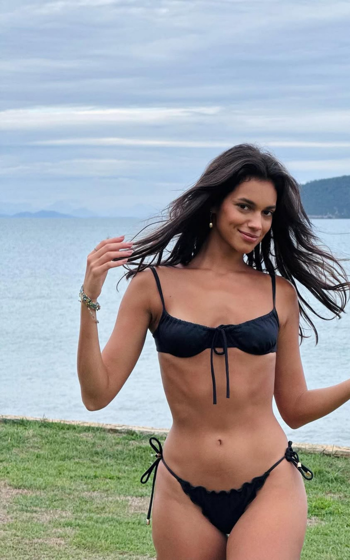 Ex-BBB Alane Dias curte praia de Búzios, na Região dos Lagos - Reprodução/Instagram