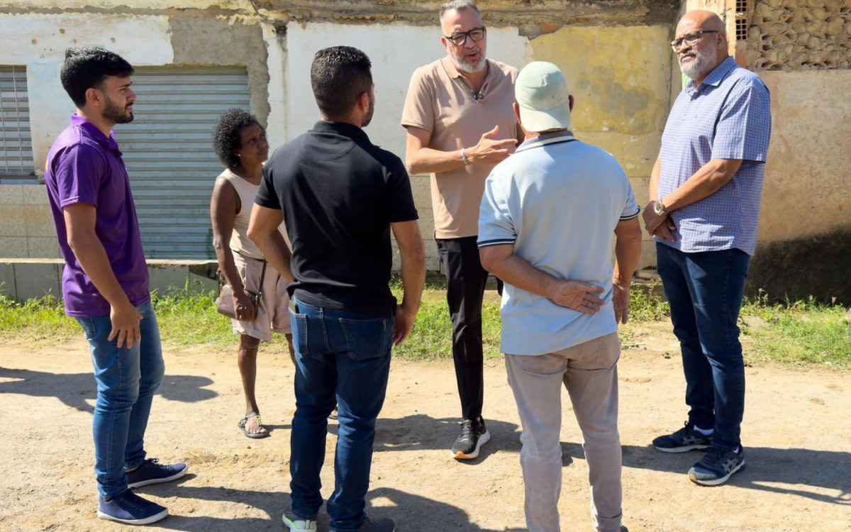 O prefeito Mário Canella visitou a obra com Marcelo Canella e Markinho Gandra