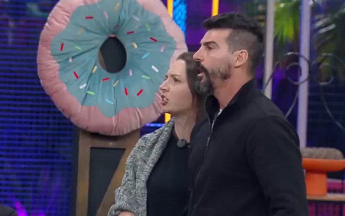 Carol e Radamés rebatem Ana Paula e Antony no 'Power Couple' - Reprodução/Record