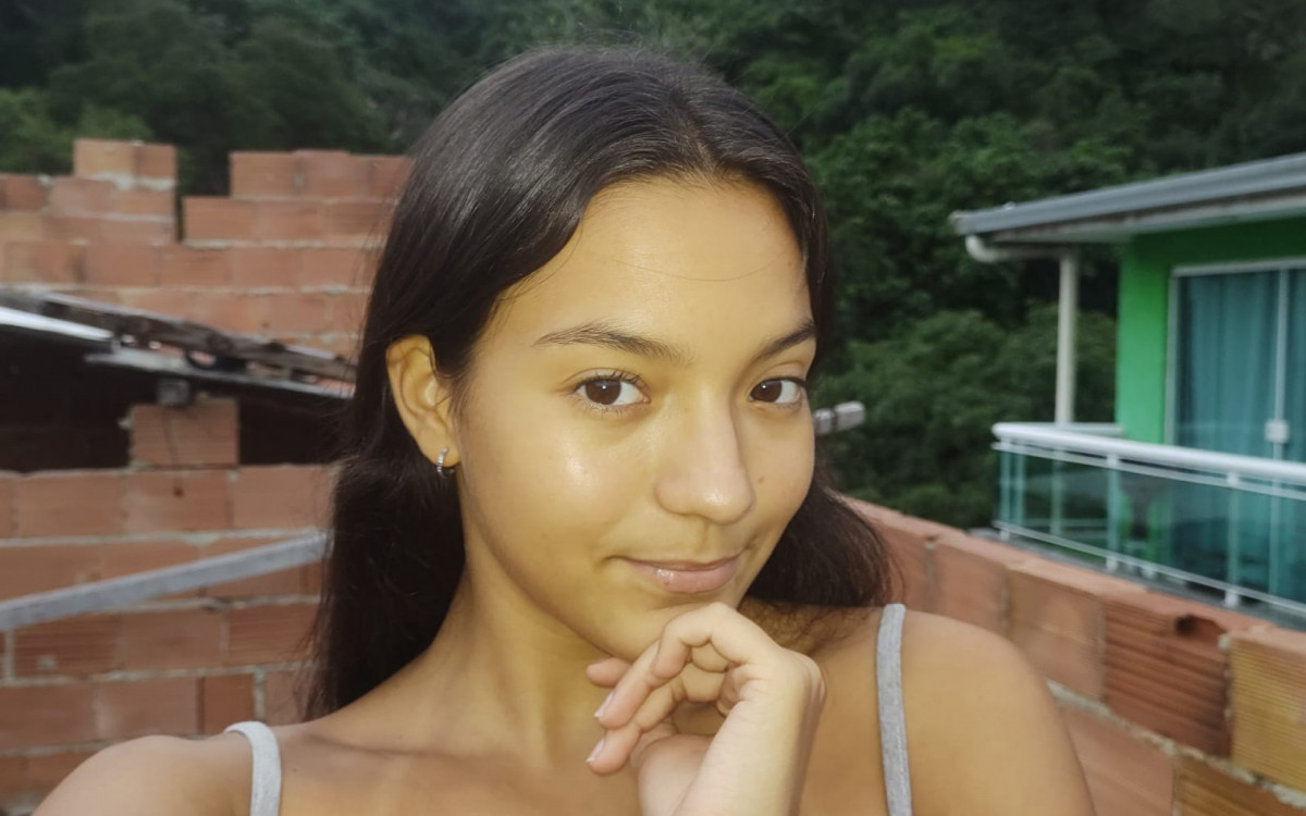 Bailarina Vitória Barros, de 17 anos, foi localizada pela família após desaparecer, na manhã do último dia 13, ao sair de casa  